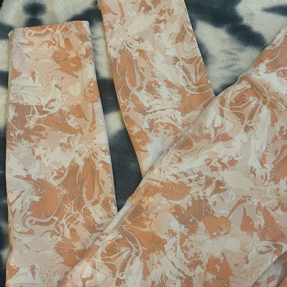 Women’s Pattern Leggings - Picture 3 of 4